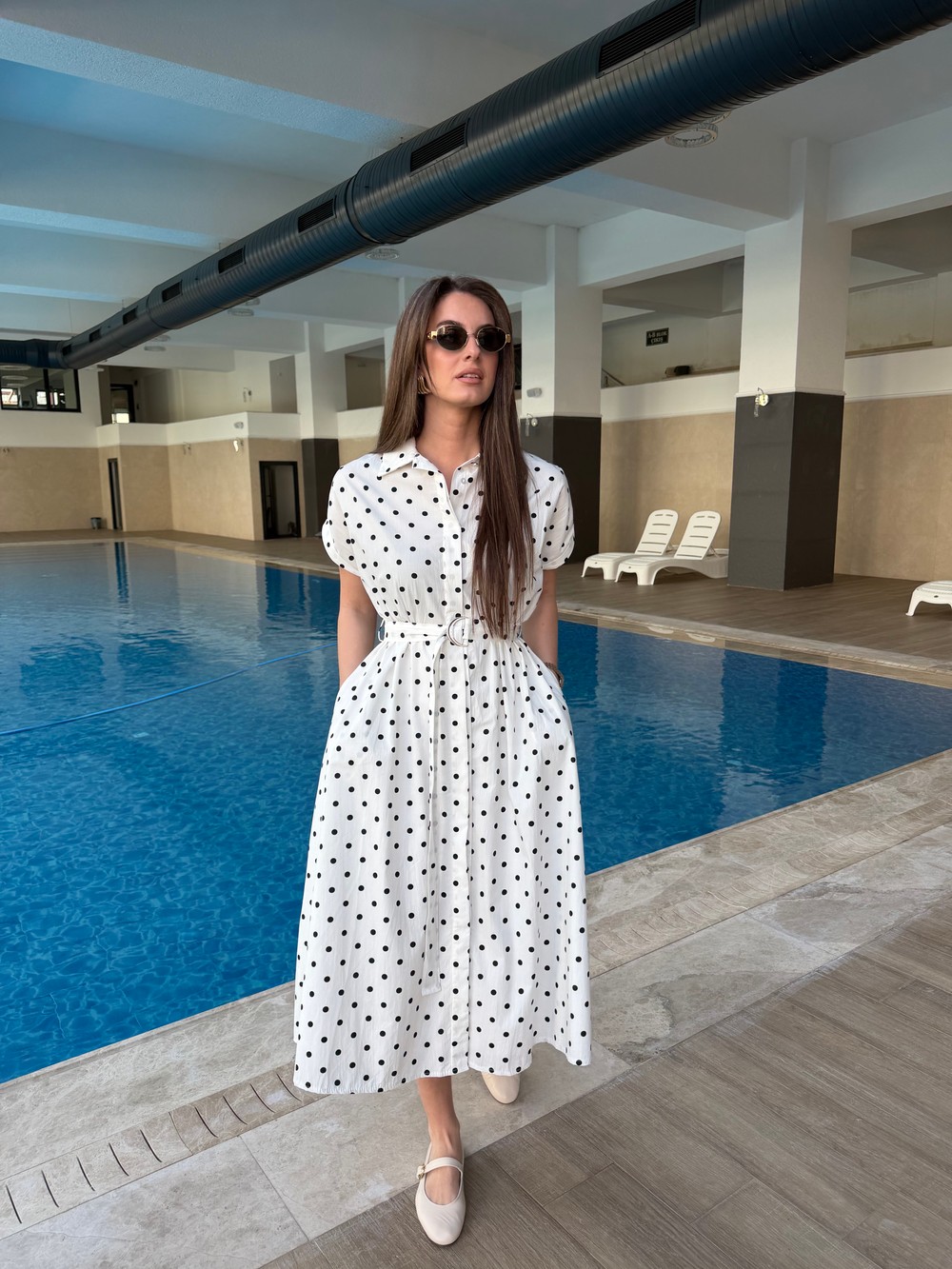 QULOVEYeni GelenlerKendinden Kemerli Beyaz Puantiyeli Elbise