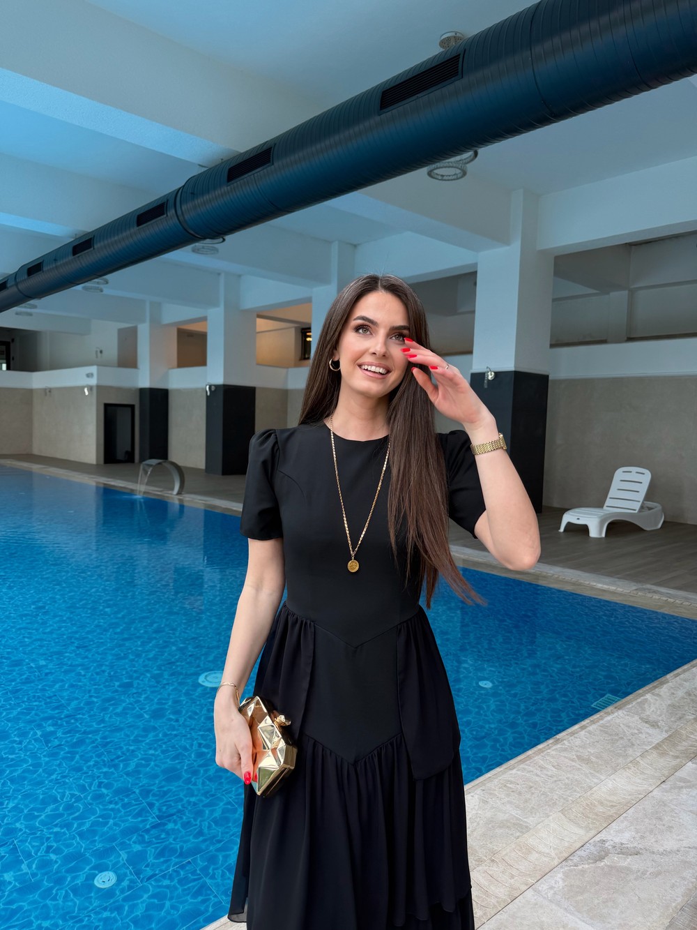 QULOVEYeni GelenlerKısa Kol Siyah Sırt Bağlama Detaylı Elbise