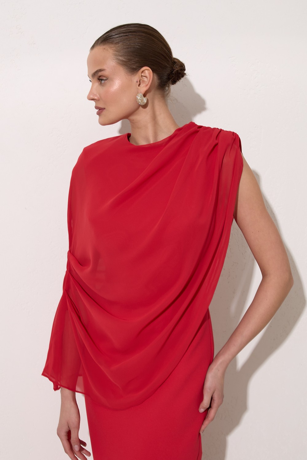 Kırmızı Kol Ve Drape Detaylı Midi Boy Elbise