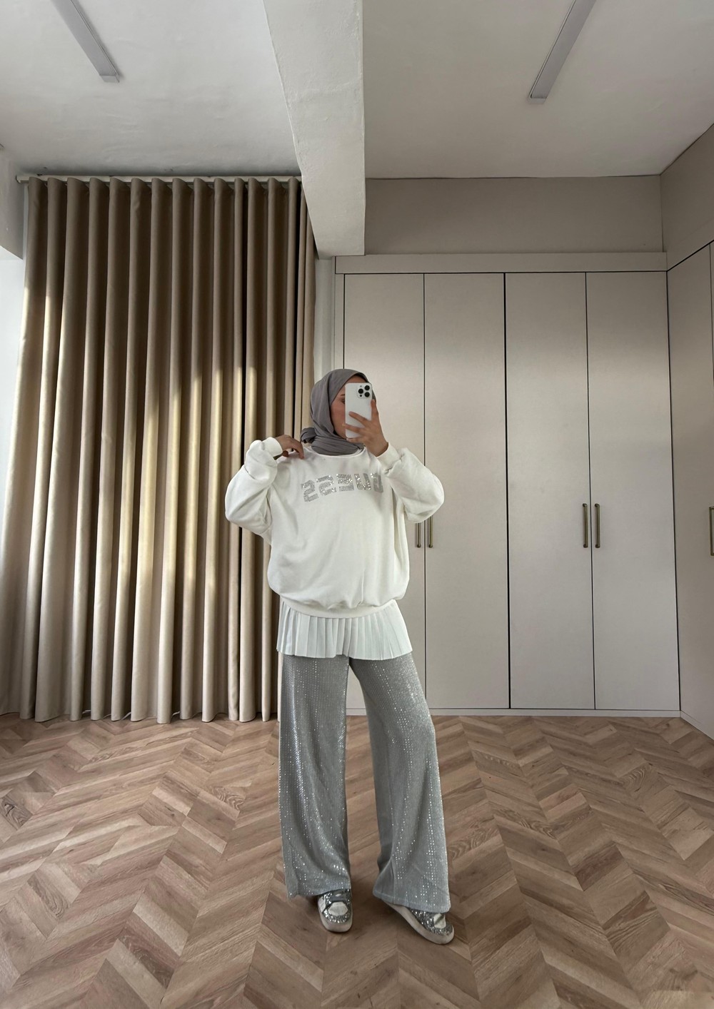 KAZK-634H&R ButikLove Muadil Taş Detaylı Sweat Beyaz