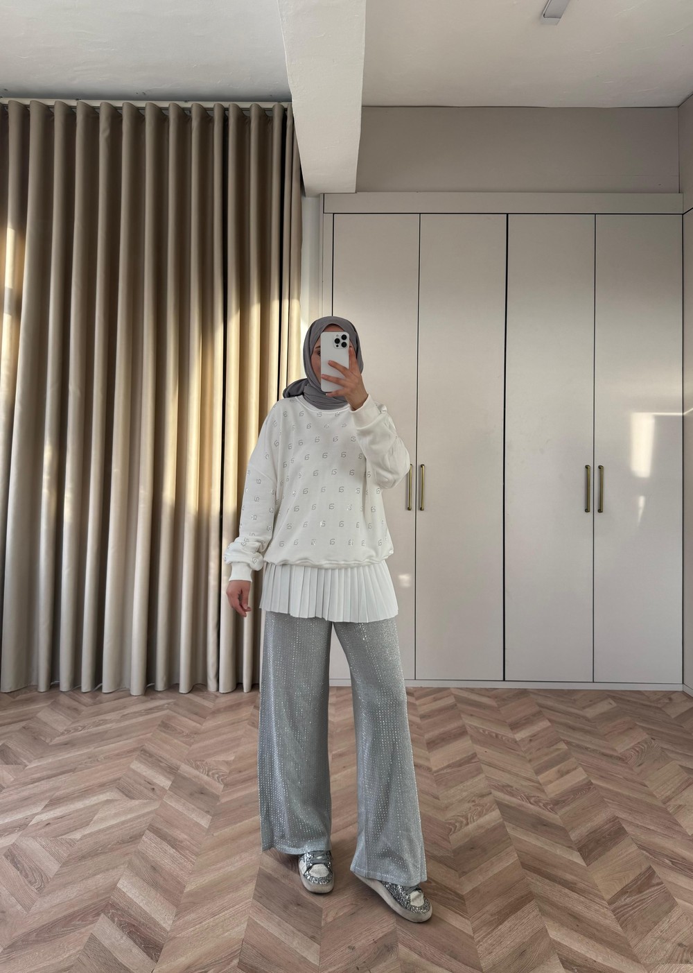 KAZK-629H&R ButikMuadil Harf Taşlı Sweat Beyaz