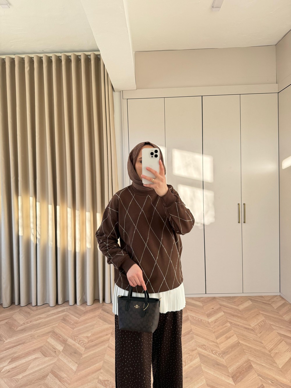 Sweat-235H&R ButikÇapraz Taşlı Sweat Kahve