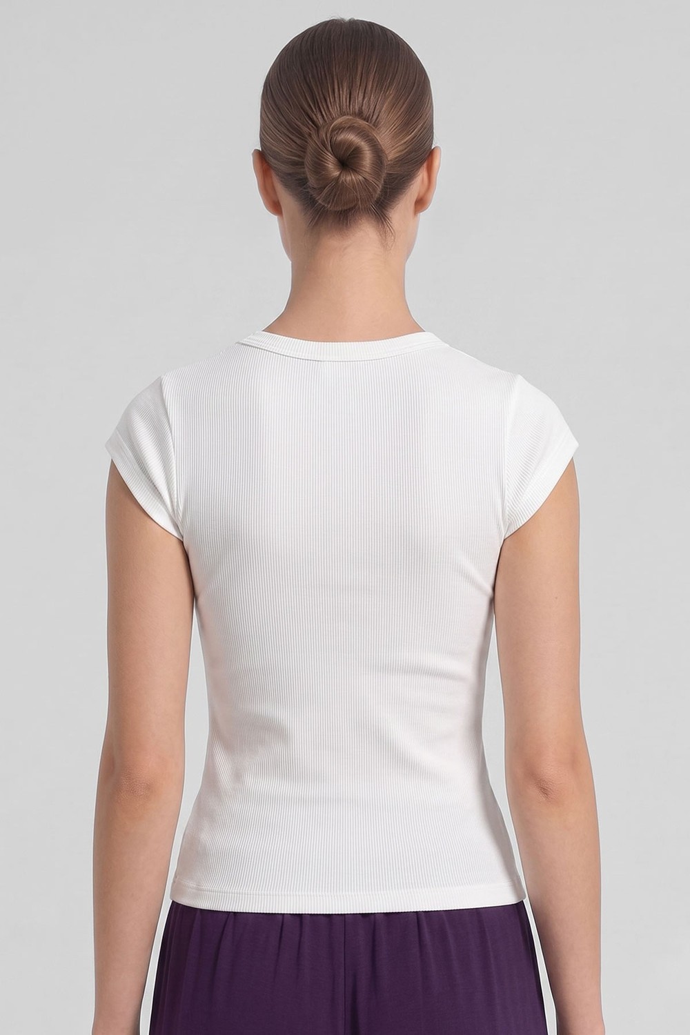 Mısırlı Kadın Kaşkorse Sıfır Kol T-shirt Beyaz