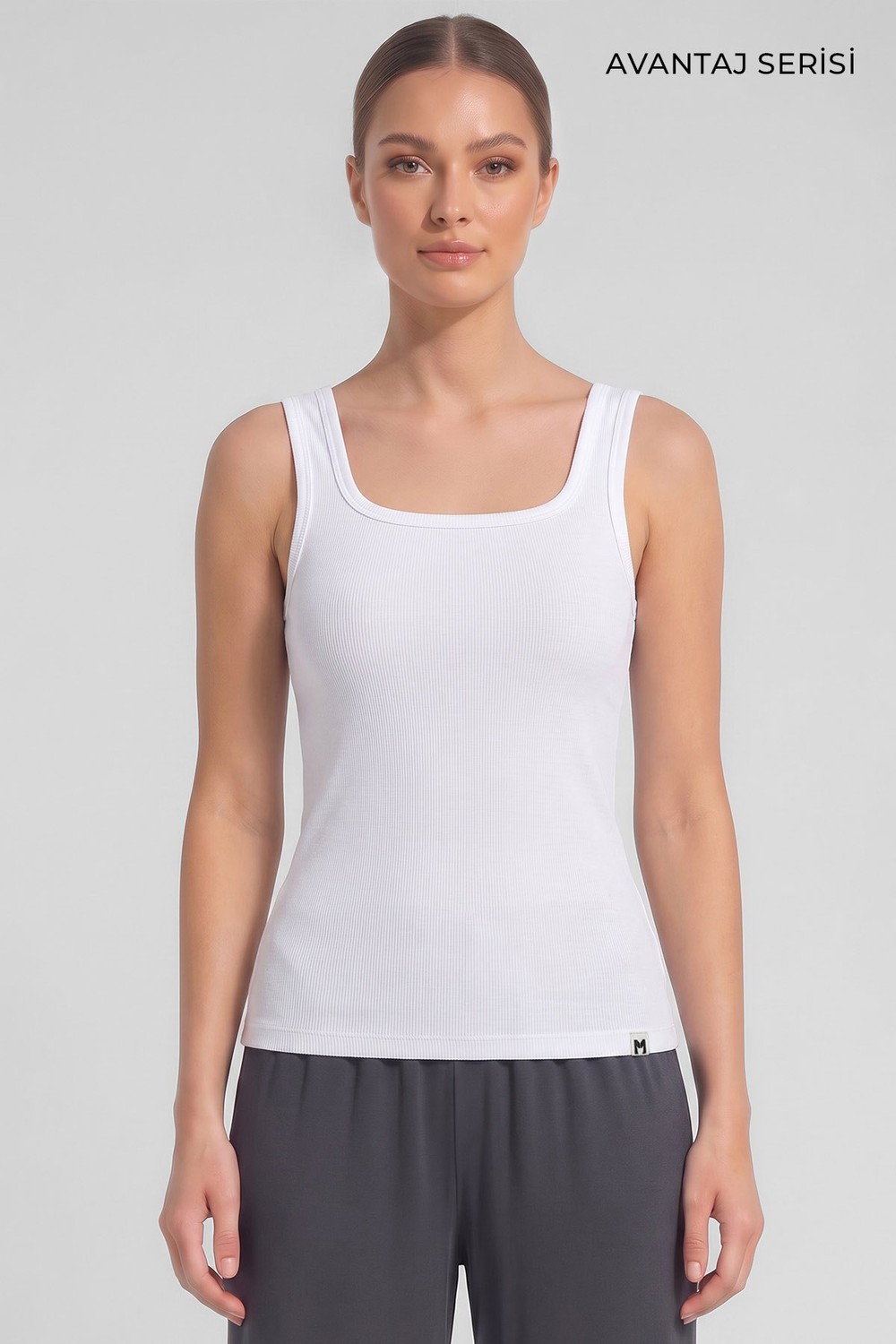 Mısırlı Kadın Kaşkorse Sırt Açık Askılı T-shirt Beyaz