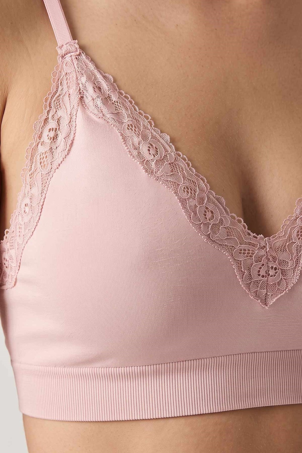 Mısırlı Kadın Modal Dantelli Seamless Bralet Pudra