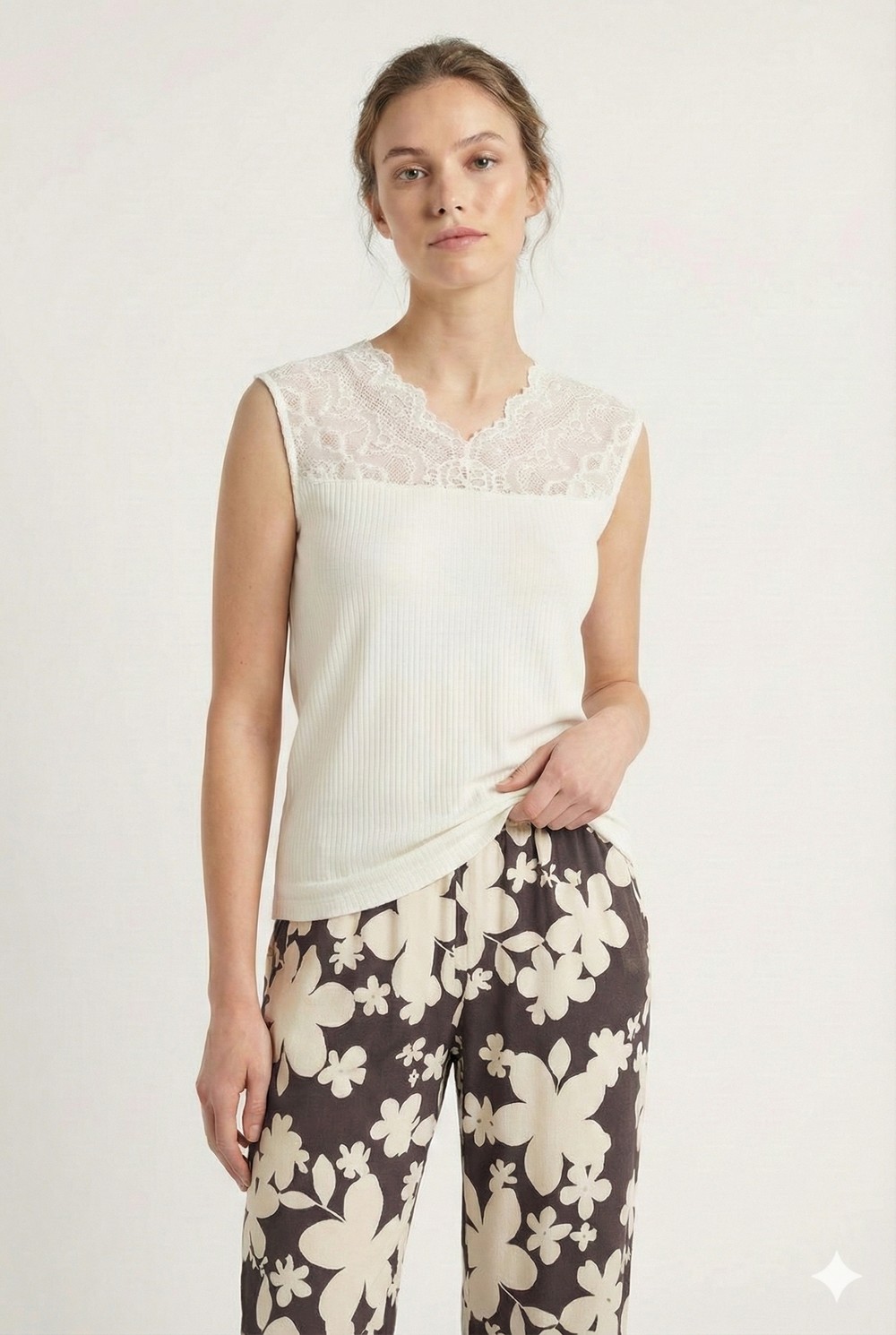 Dahlia Kapalı V Yaka Atlet Off White