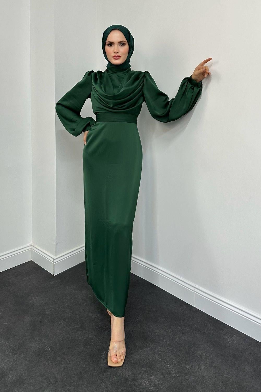 Amber Drape Detay Saten Abiye Zümrüt