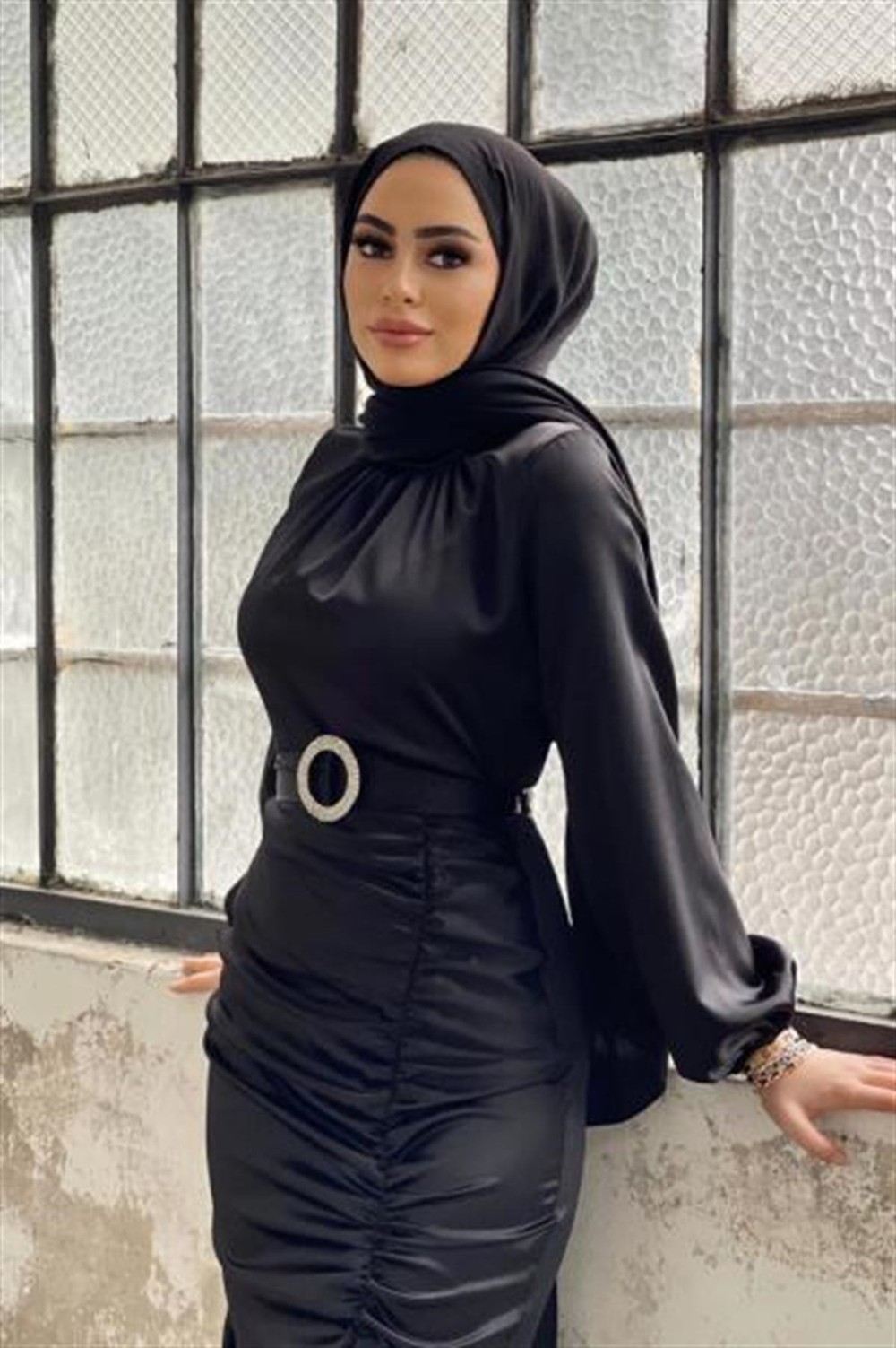 Eteği Büzgülü Kemerli Saten Abiye Siyah