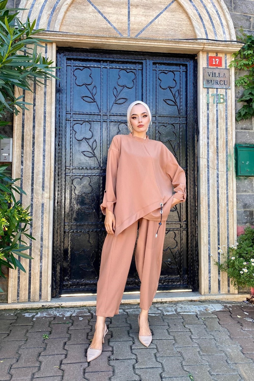 Kolu Düğmeli Pantolonlu Takım Camel
