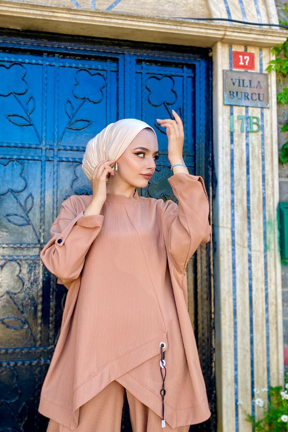Kolu Düğmeli Pantolonlu Takım Camel