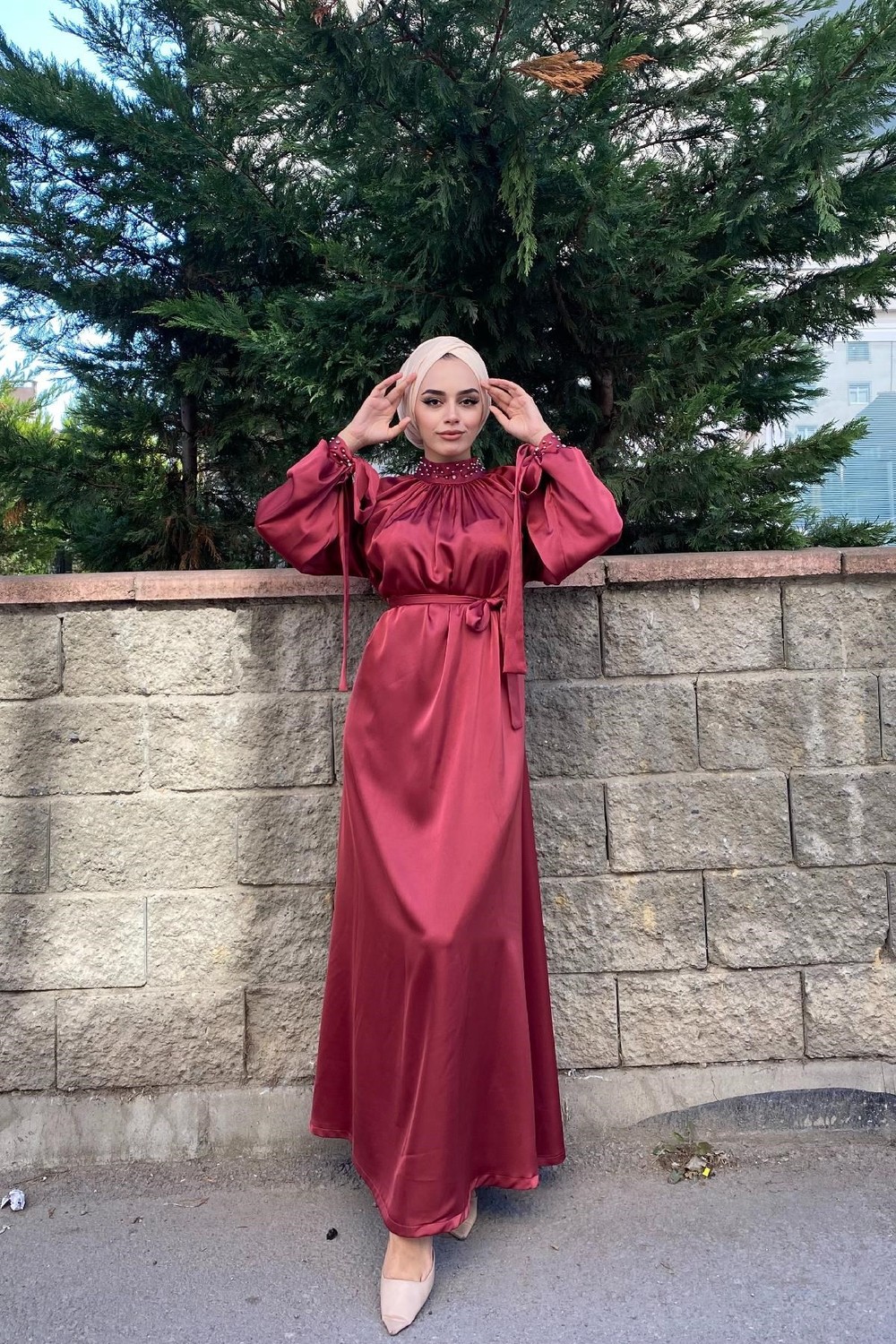Kolu ve Boynu İncili Abiye Gül Kurusu