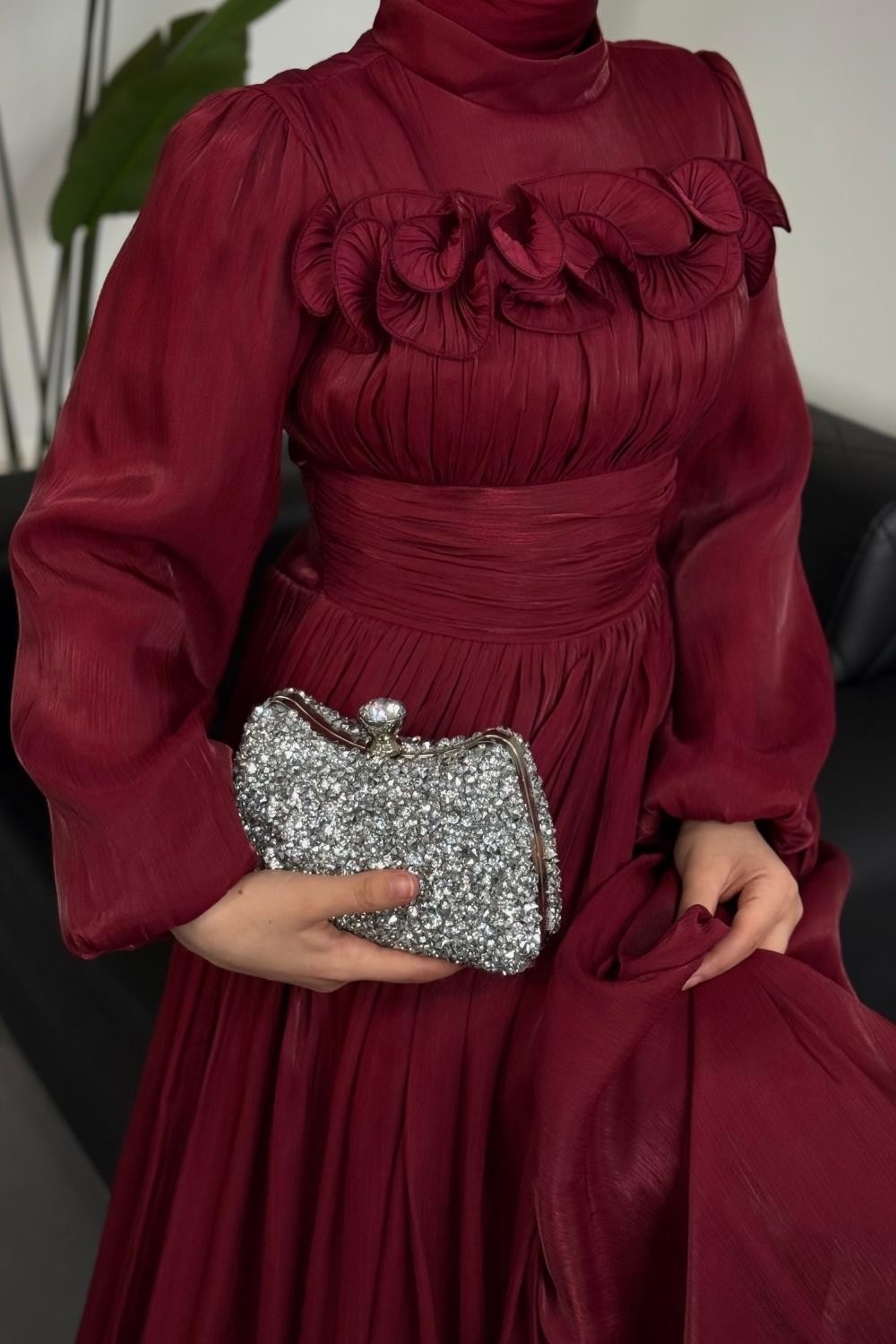 Maryam Altı Ve Göğüs Kısmı Fırfırlı Janjan Abiye Bordo