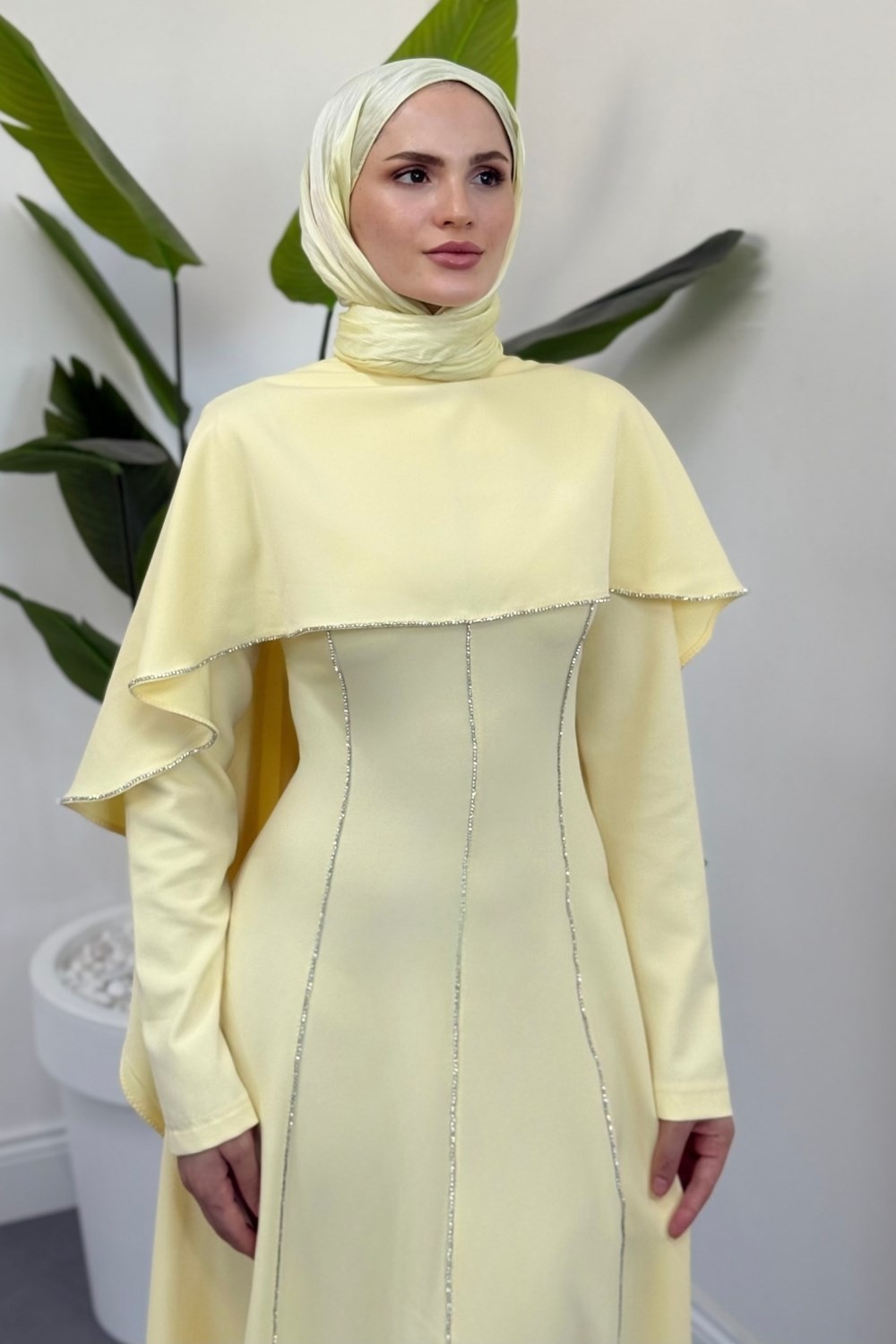 Orelina Seyyar Pelerinli Taşlı Abiye Butter Yellow