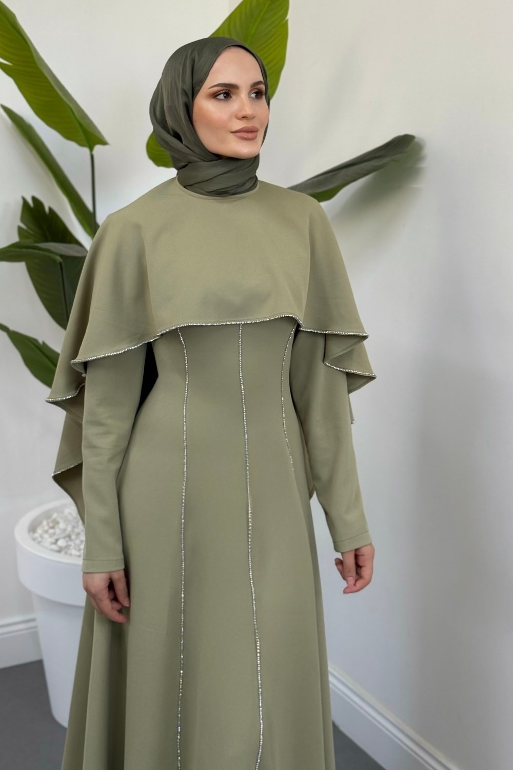 Orelina Seyyar Pelerinli Taşlı Abiye Haki