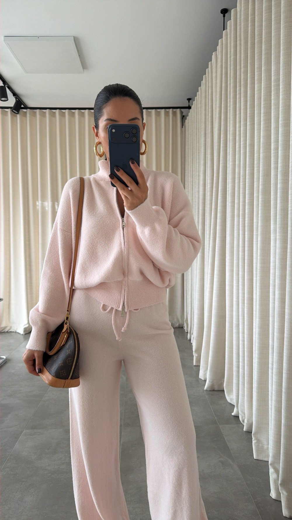 Pembe Litia Takım