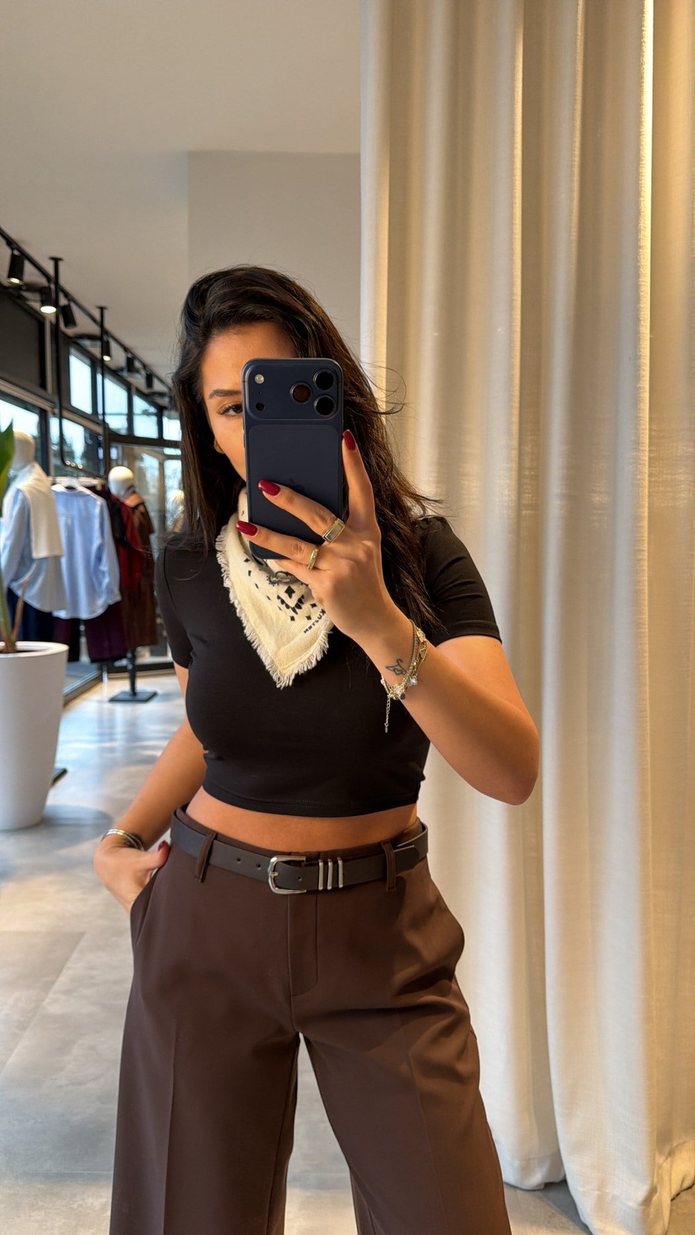 Siyah İshbel Crop