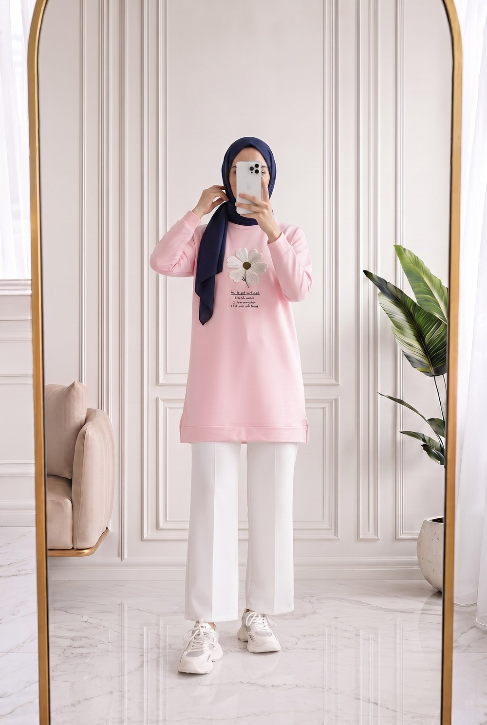 Cemşah Papatya Nakışlı Yazılı Yırtmaçlı Bluz-SS13157 Pembe