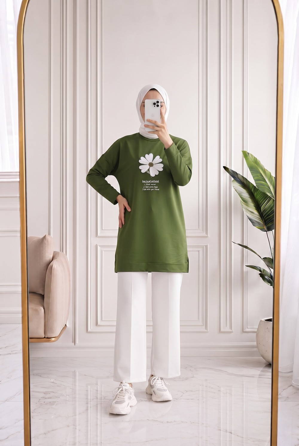 Cemşah Papatya Nakışlı Yazılı Yırtmaçlı Bluz-SS13157 Yeşil