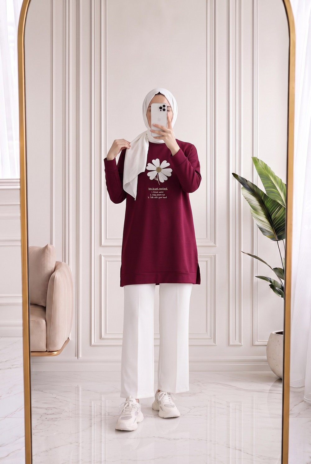 Cemşah Papatya Nakışlı Yazılı Yırtmaçlı Bluz-SS13157 Bordo