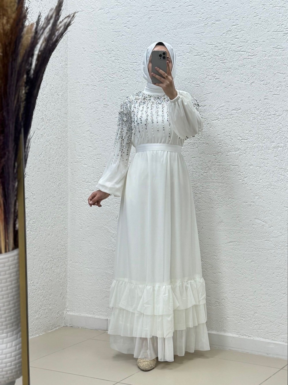 Nazenin Altı Fırfırlı Üstü Taşlı Abaya-GE752 Beyaz
