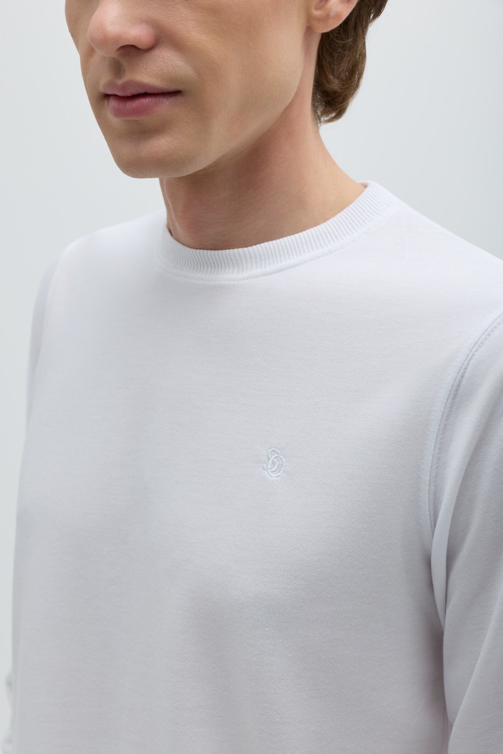 Beyaz Bisiklet Yaka Basic Erkek Sweatshirt