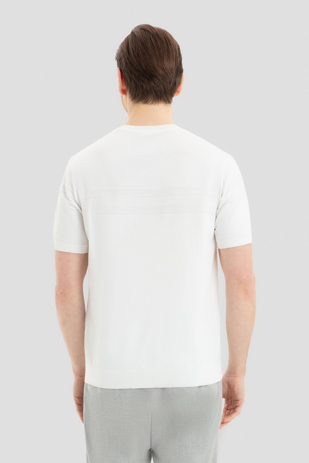Ekru Bisiklet Yaka Jakarlı Triko T-shirt