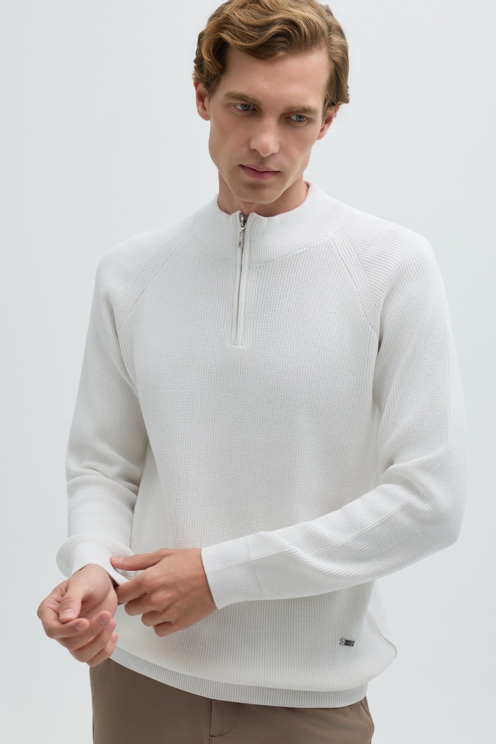 Ekru Slim Fit Fermuarlı Yarım Balıkçı Yaka Triko Kazak