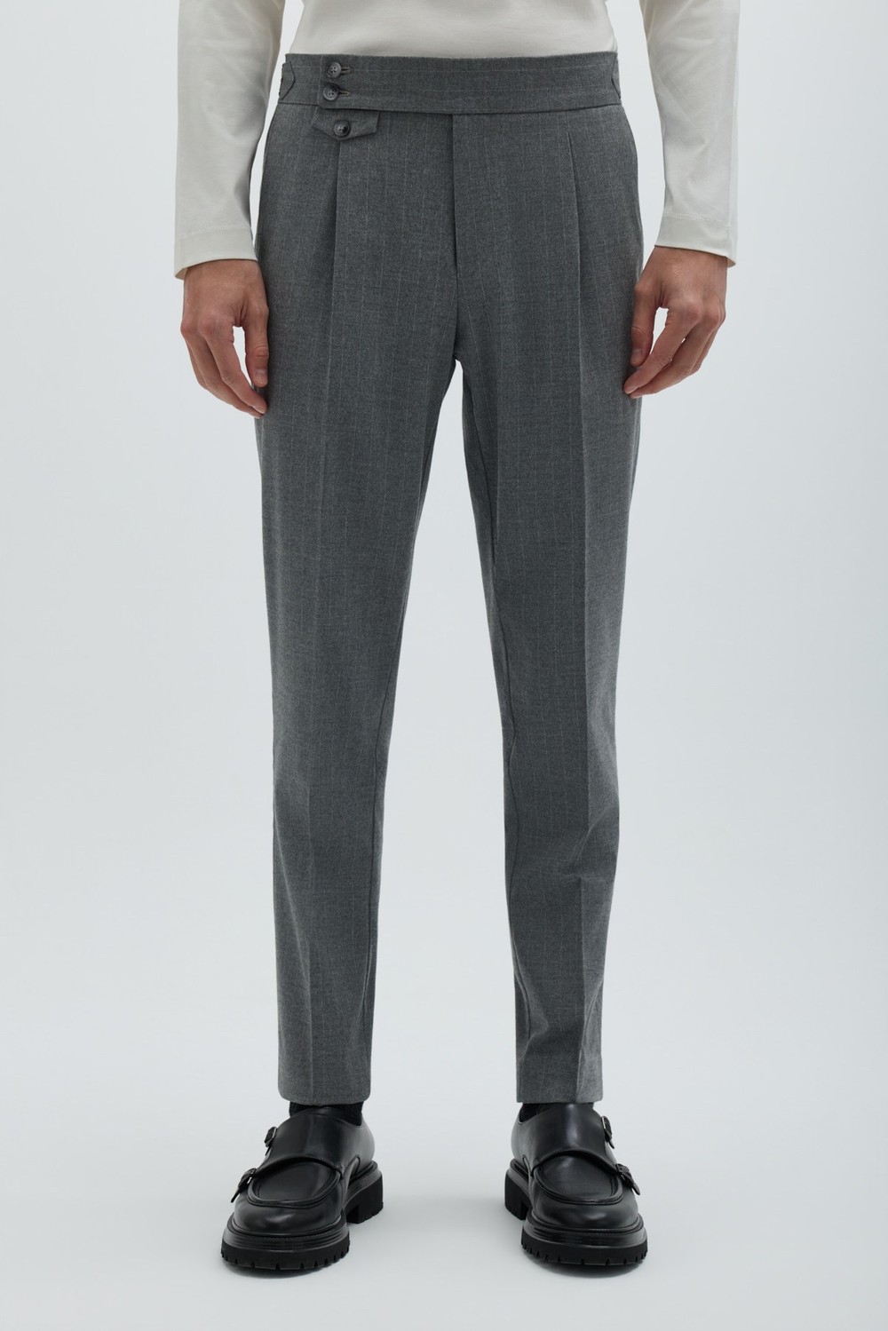Gri Regular Fit Yan Tokalı Pileli Erkek Pantolon