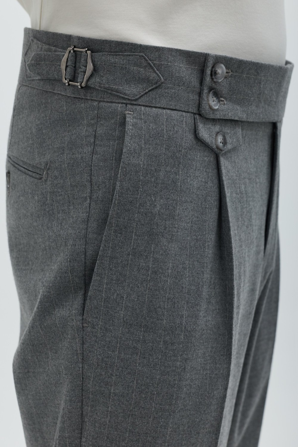 Gri Regular Fit Yan Tokalı Pileli Erkek Pantolon