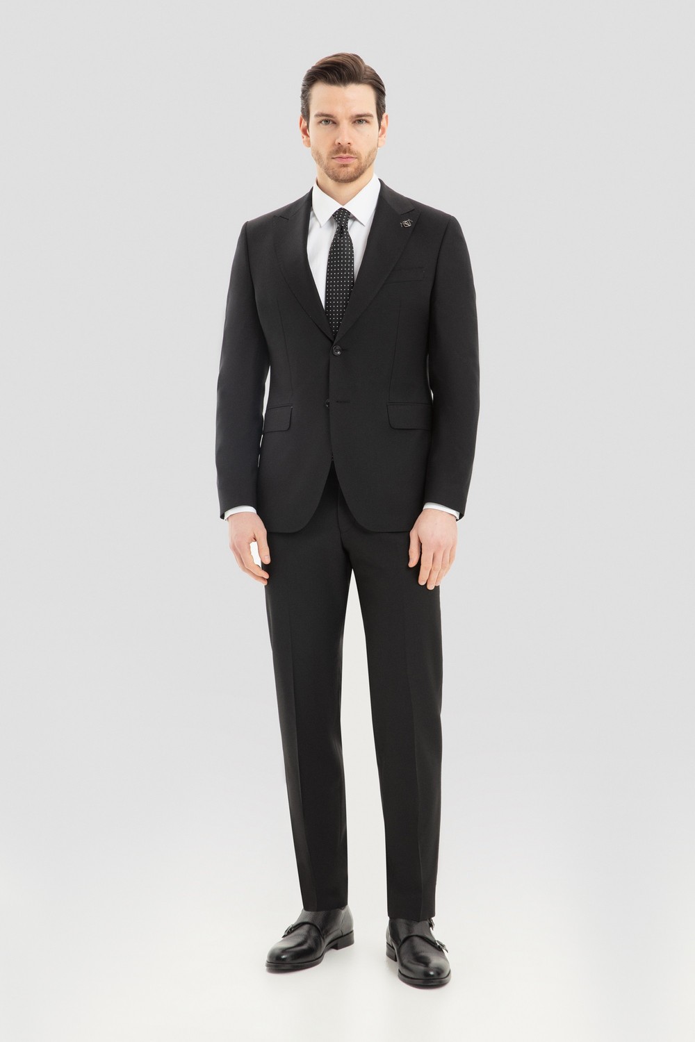 Siyah Yünlü Slim Fit Sivri Yaka Klasik Takım Elbise
