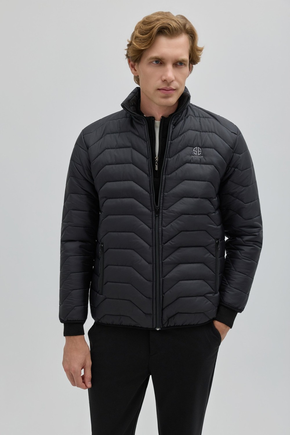 Siyah Slim Fit Fermuarlı Dik Yaka Kapüşonsuz Mont