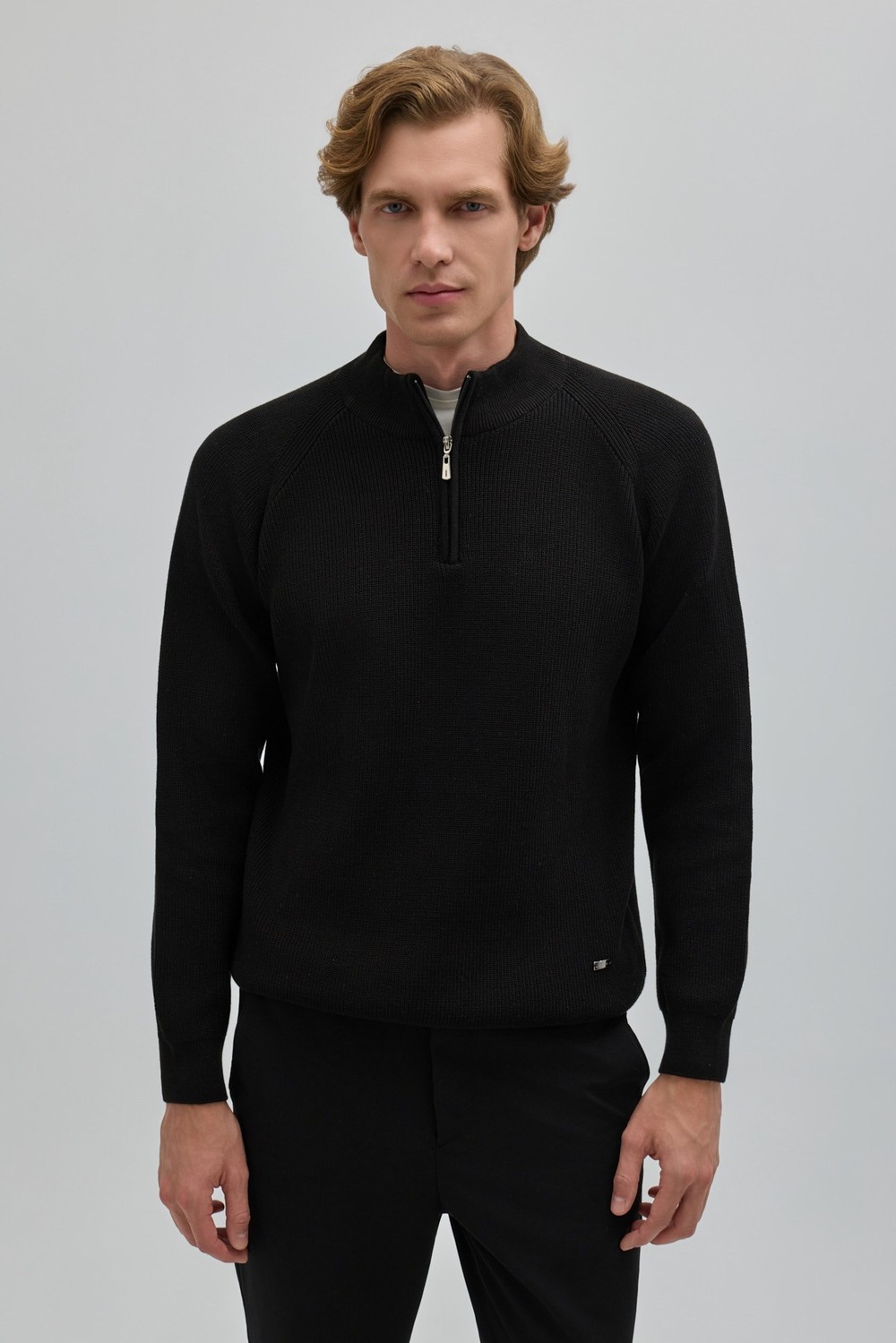 Siyah Slim Fit Fermuarlı Yarım Balıkçı Yaka Triko Kazak