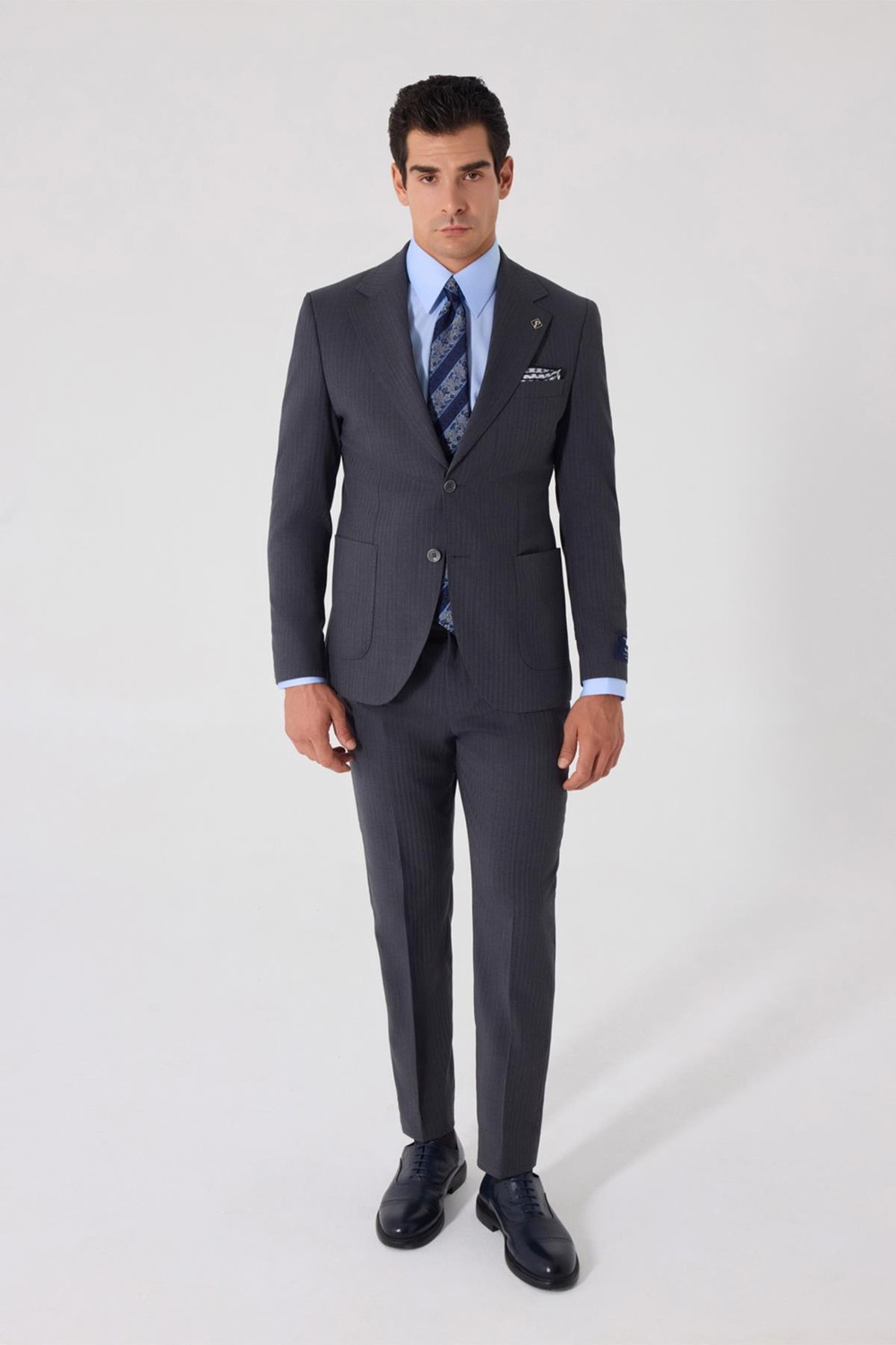 Gri Slim Fit %100 Yün Mono Yaka Çizgili Çift Yırtmaçlı 6 Drop Takım Elbise
