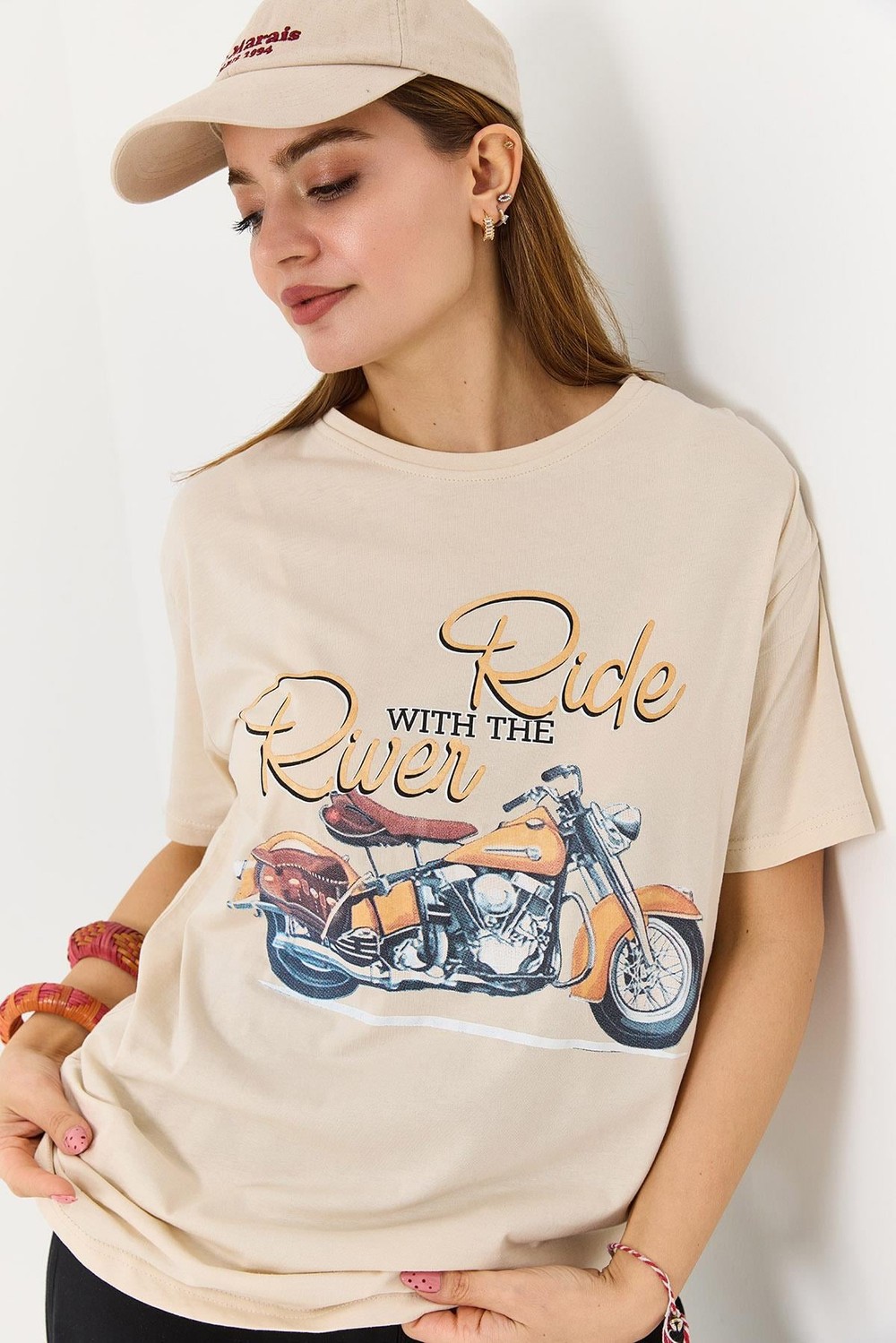 Kadın Bisiklet Yaka Motor Baskılı Tshirt Krem