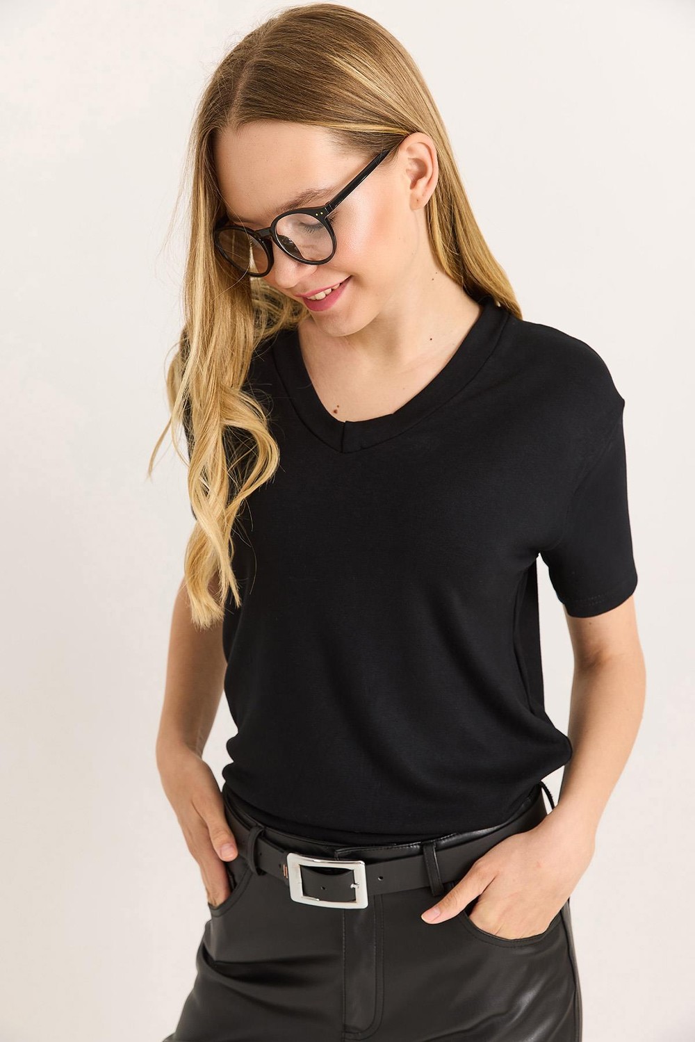 Yumuşak Dokulu V Yaka Tshirt Siyah