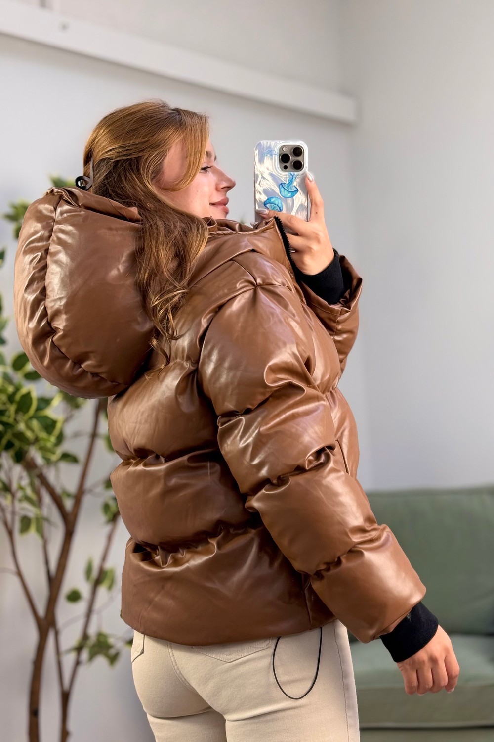 Kadın Bilekleri Kaşkorse Model Deri Kapişonlu  Şişme Mont 