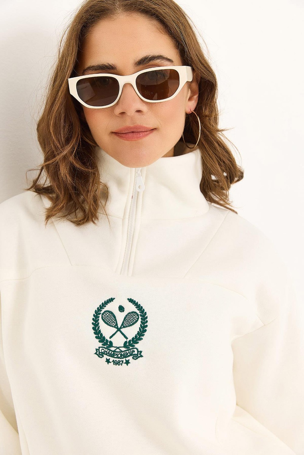 Kadın Dik Yaka Fermuarlı Roket Baskılı Sweatshirt Beyaz
