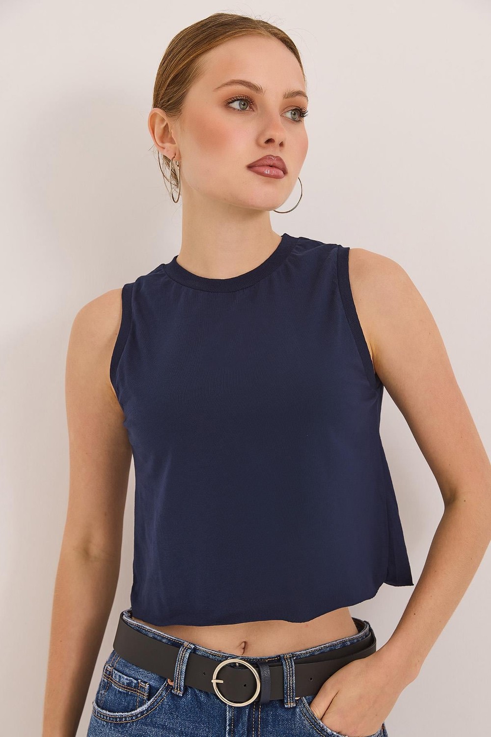 Sıfır Kol Yuvarlak Yaka Havalı Crop Tshirt Lacivert