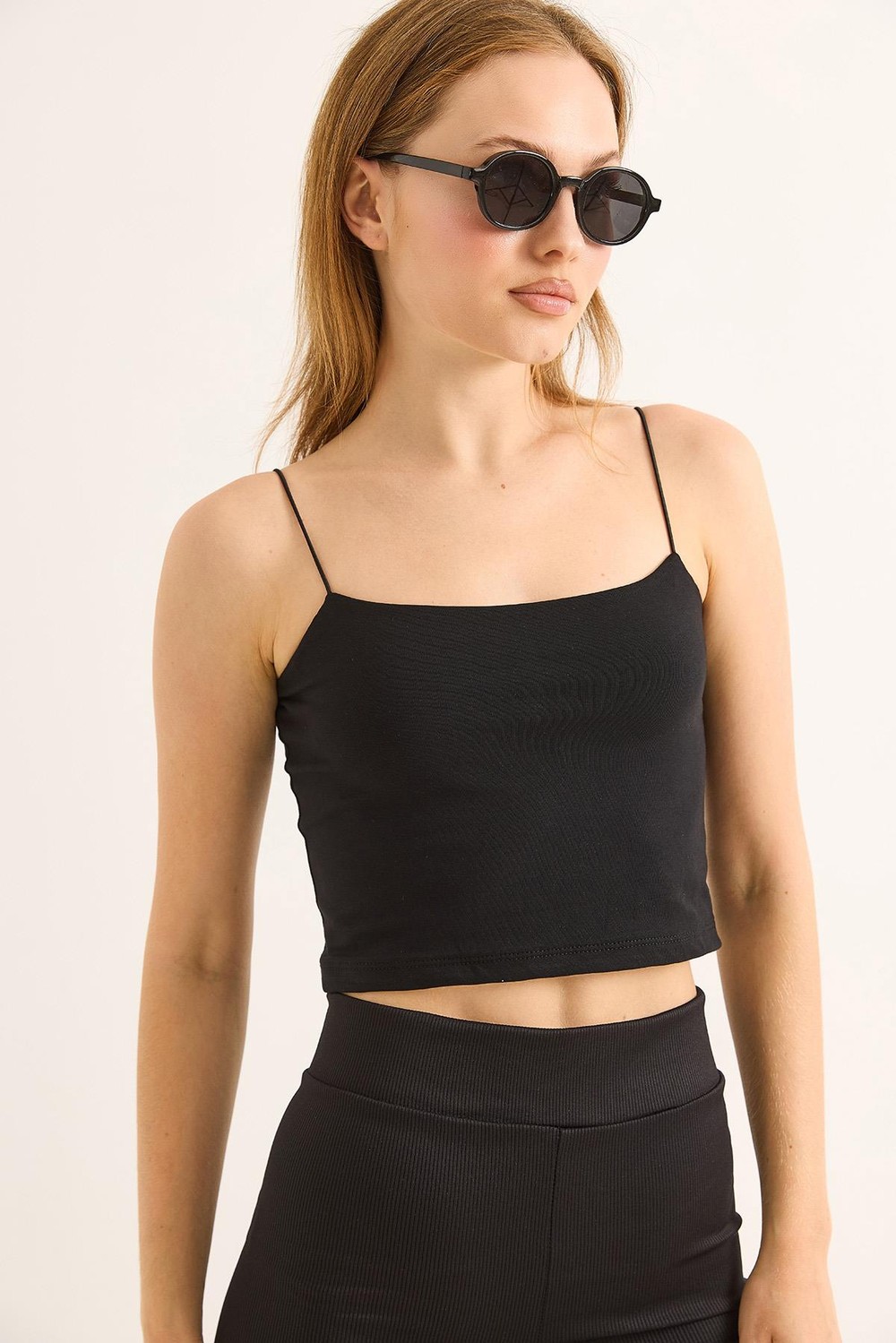 İp Askılı Crop Bluz Siyah