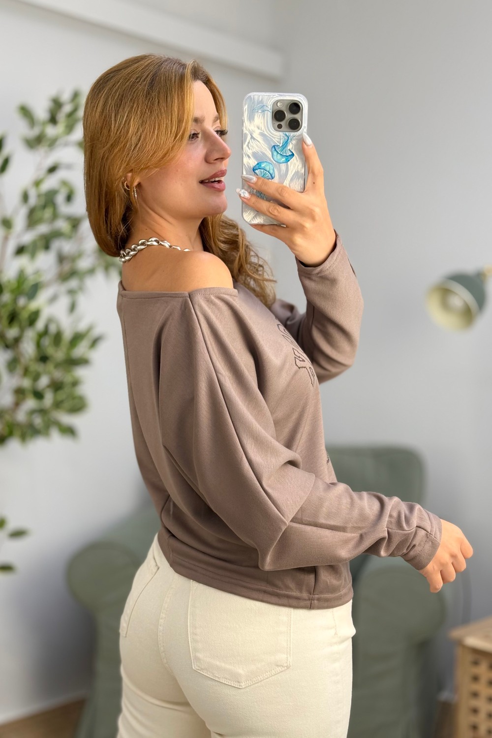 Kayık Yaka Viskon New York Baskılı  Uzun Kollu Tshirt Kahve