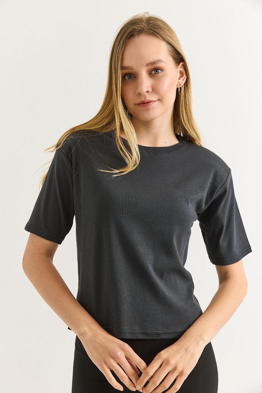 Vatkalı Bisiklet Yaka Basic Tshirt Füme