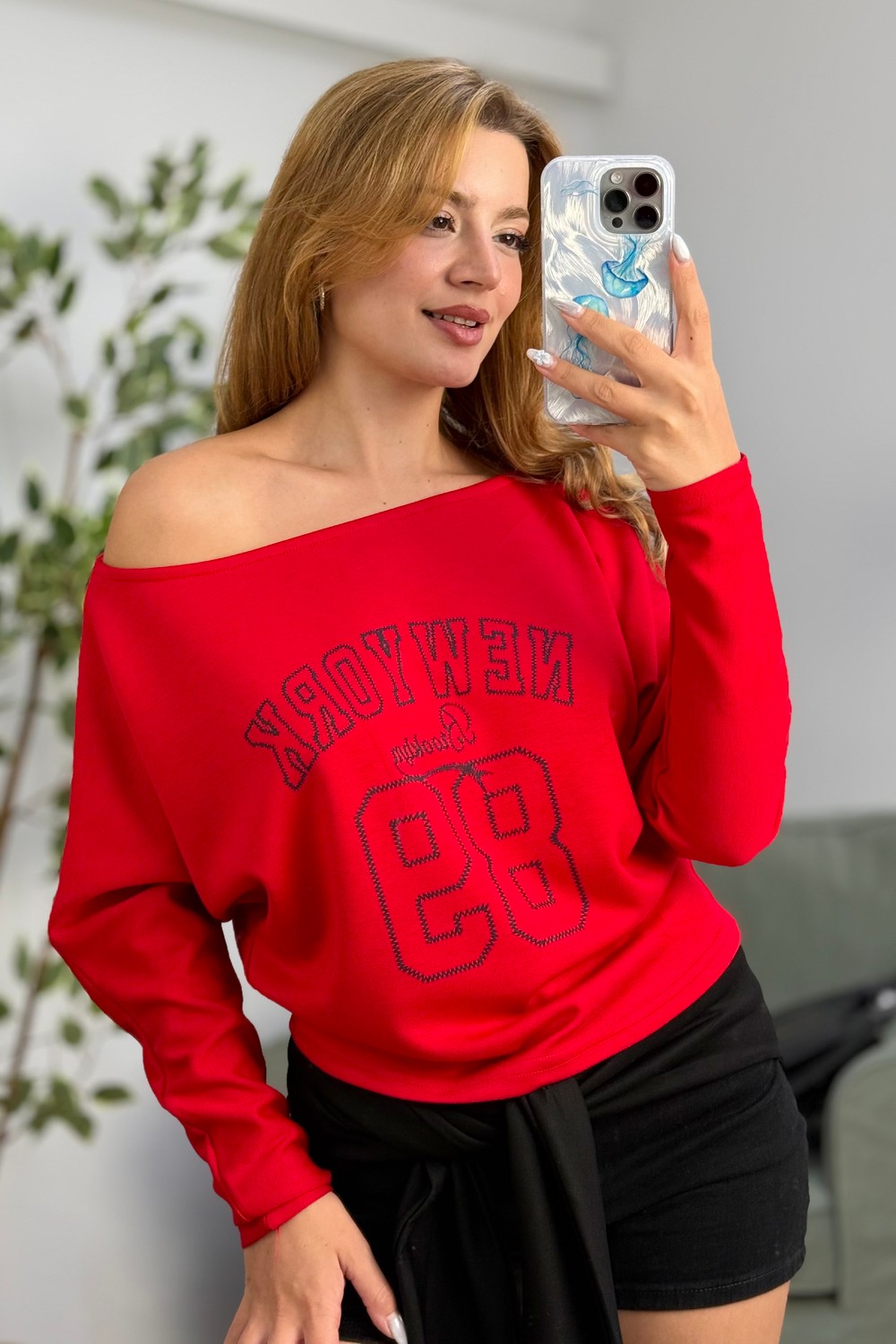 Kayık Yaka Viskon New York Baskılı  Uzun Kollu Tshirt Kırmızı
