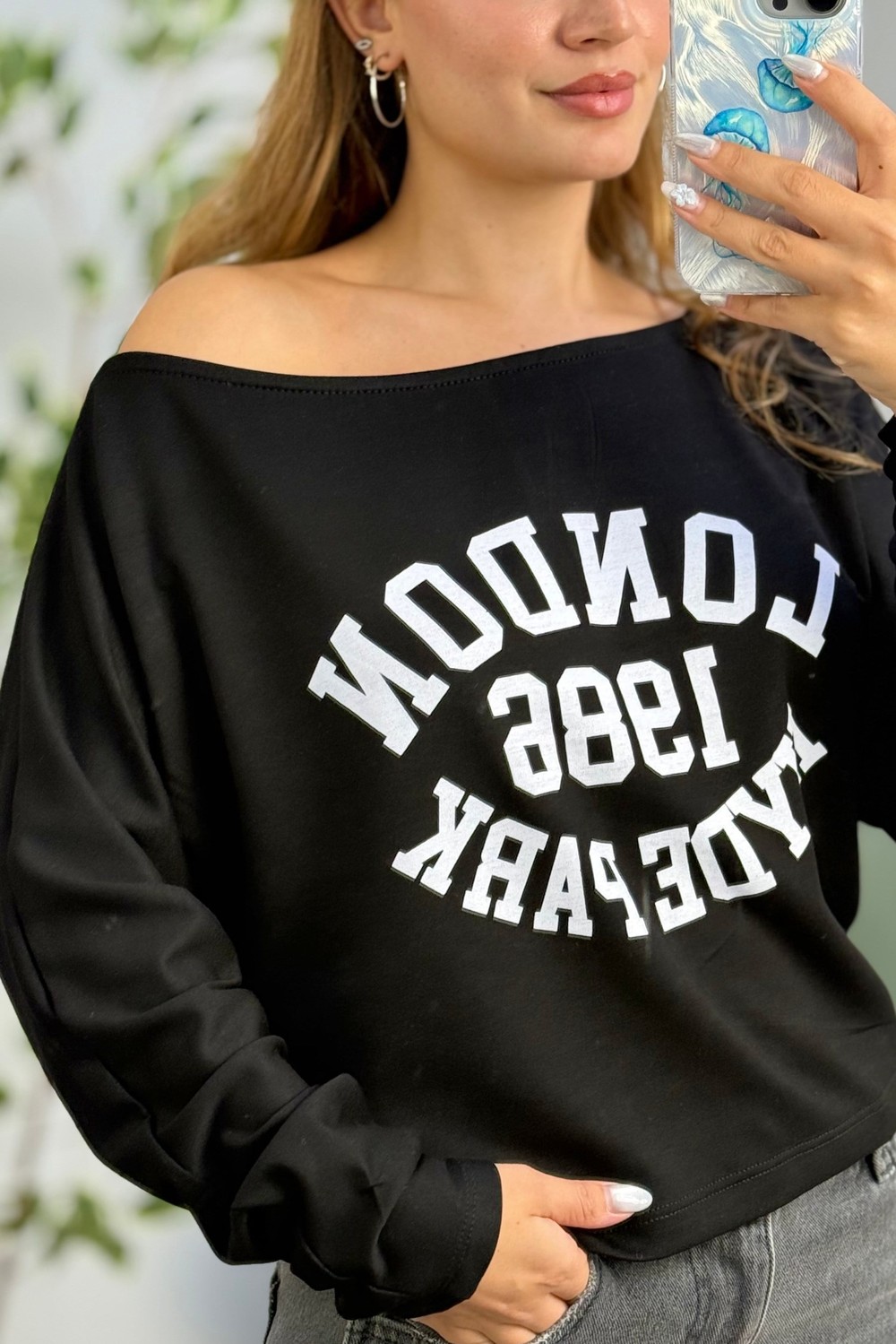 Kayık Yaka Viskon London Baskılı  Uzun Kollu Tshirt Siyah