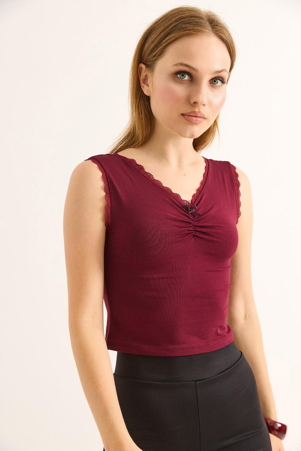 Güpürlü Büzgülü Crop Bluz Bordo