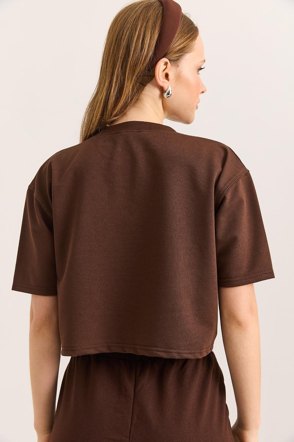 Bisiklet Yaka Havalı Crop İki İp Tshirt  Kahverengi