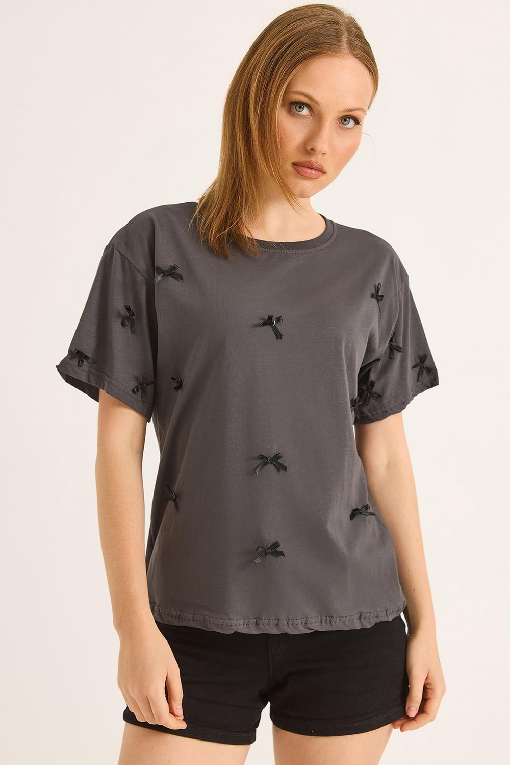 Fiyonk Detaylı Fit Pamuk Tshirt Füme