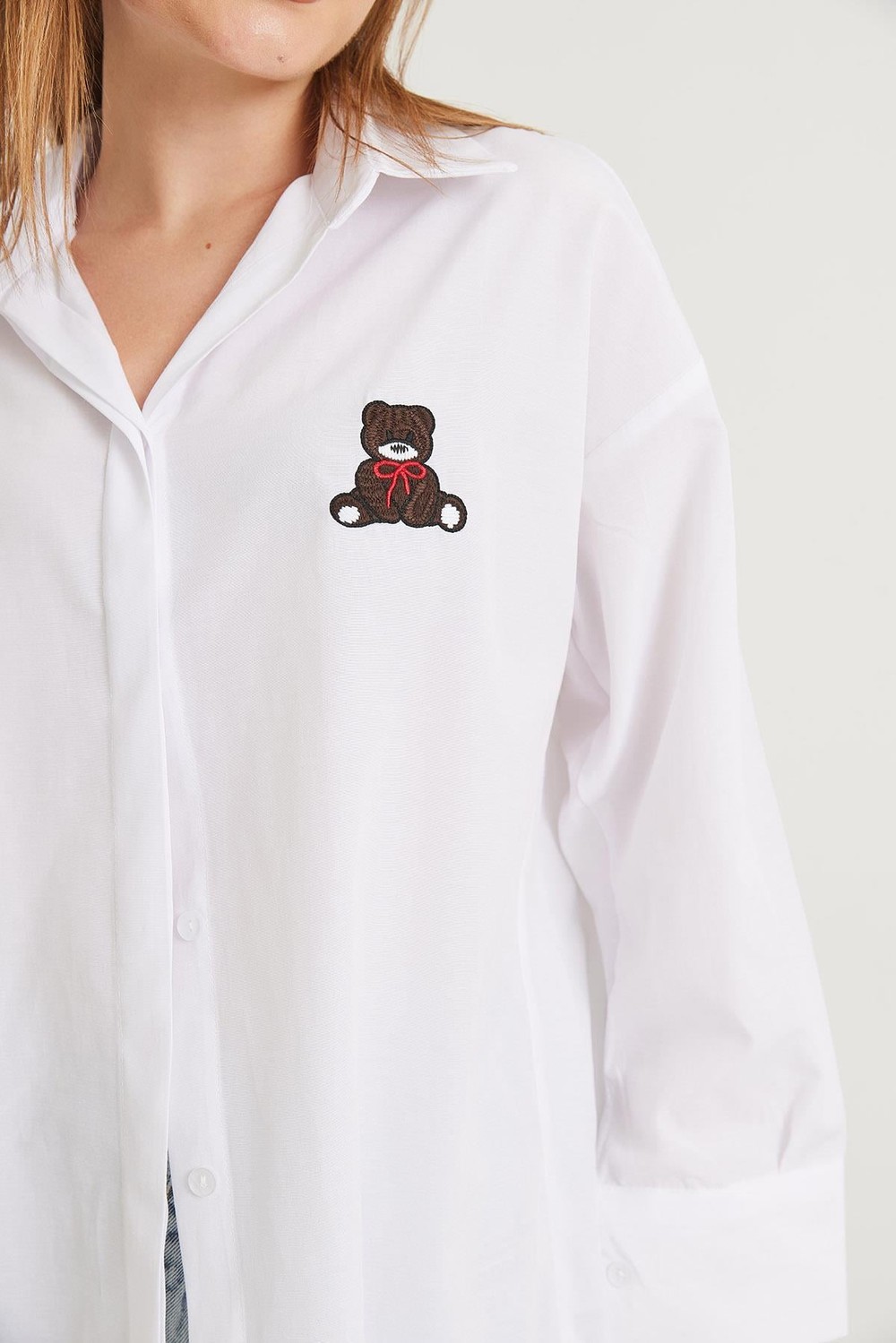 Ayıcık Nakışlı Oversize Basic Gömlek Beyaz