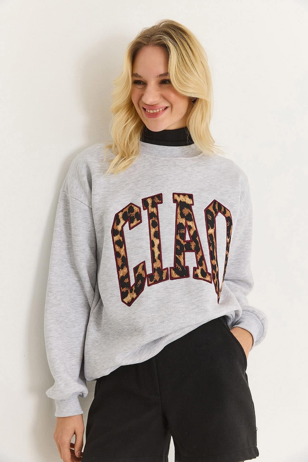 Kadın Üç İplik Leopar Baskılı Sweatshirt Gri