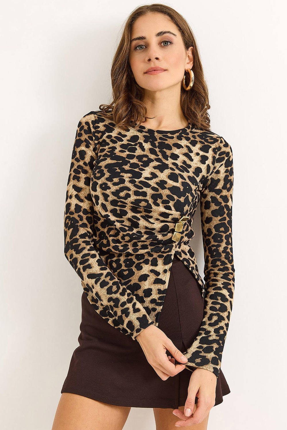 Yanları Tokalı ve Yırtmaçlı Uzun Kollu Bluz Leopar
