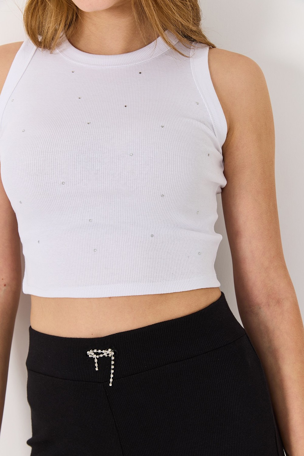 Kadın Bisiklet Yaka Taş Detaylı Crop Bluz Beyaz